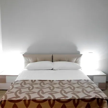 Bed And Breakfast Acrobatic-3
